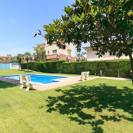 Uhc Els Pins Apartments Salou Buitenkant foto