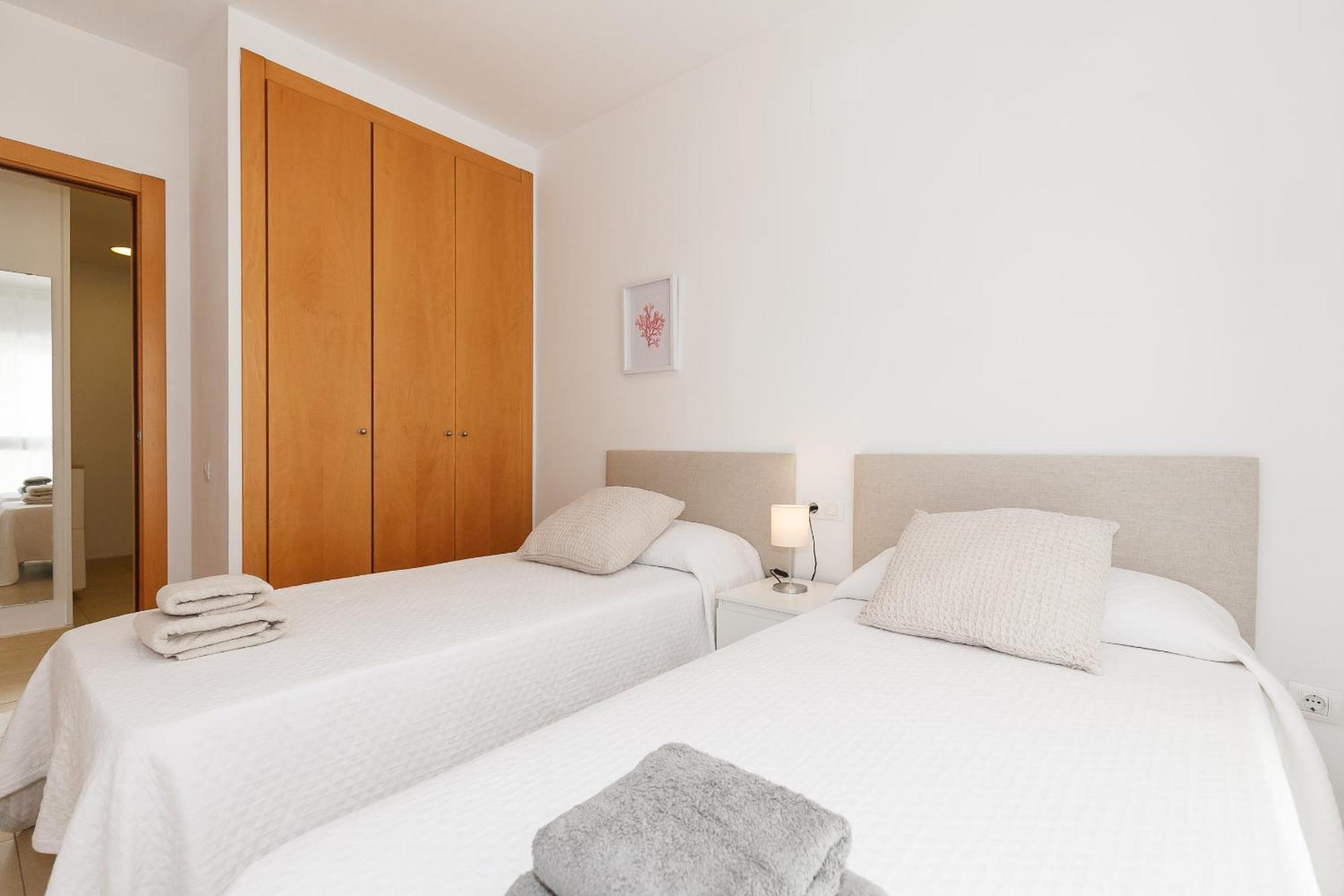 Uhc Els Pins Apartments Salou Buitenkant foto