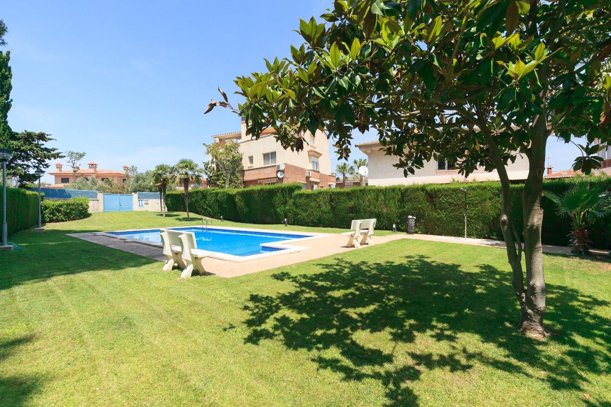 Uhc Els Pins Apartments Salou Buitenkant foto